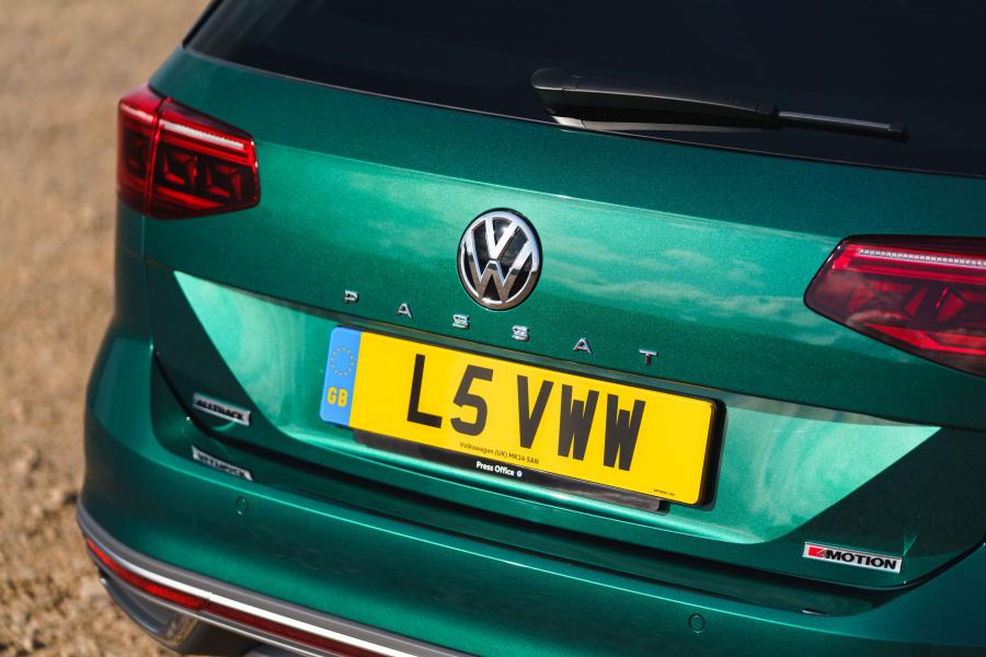 Логотип Volkswagen Passat Alltrack (B8) 2019 года  (UK) (фото 8 из 22)